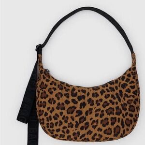 Baggu medium crescent in leopard